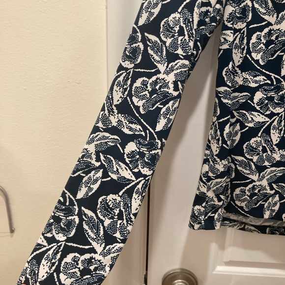 Cute stretchy top! - Picture 5 of 8